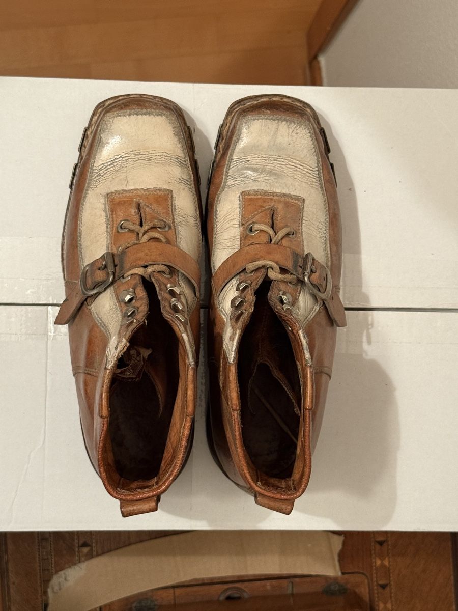 Scarpe da donna: Antike Skischuhe, Deko – Usato da Allschwil venduto da bianco2750 4