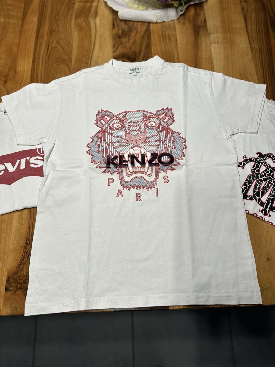 T-shirt: T-Shirts Kenzo-Roberto Cavalli-Levi's – Usato da Glattbrugg venduto da Samuelcolella 1