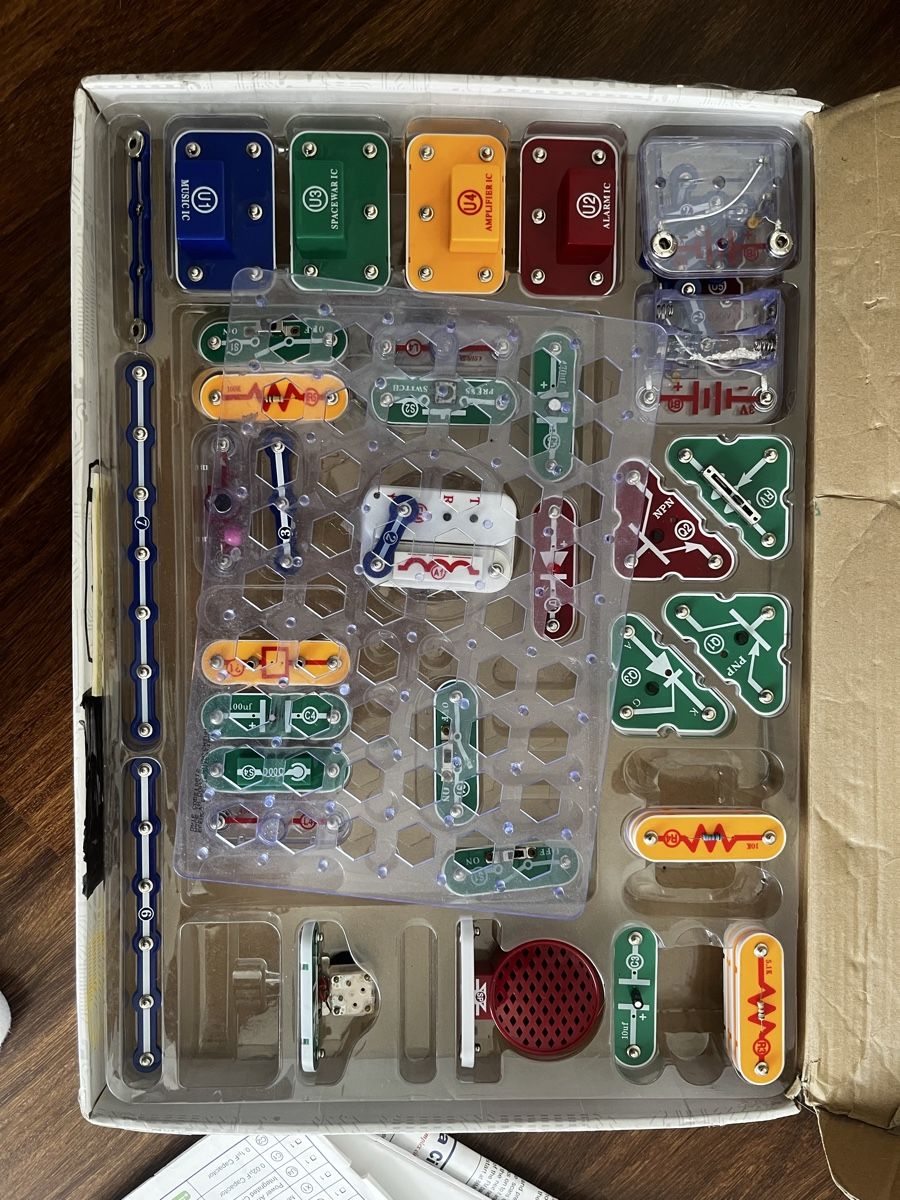 Spiele: Electronic Snap Circuits SC-300 Electronics Discovery Kit – Neu (gemäss Beschreibung) aus Meilen von PaulBenz