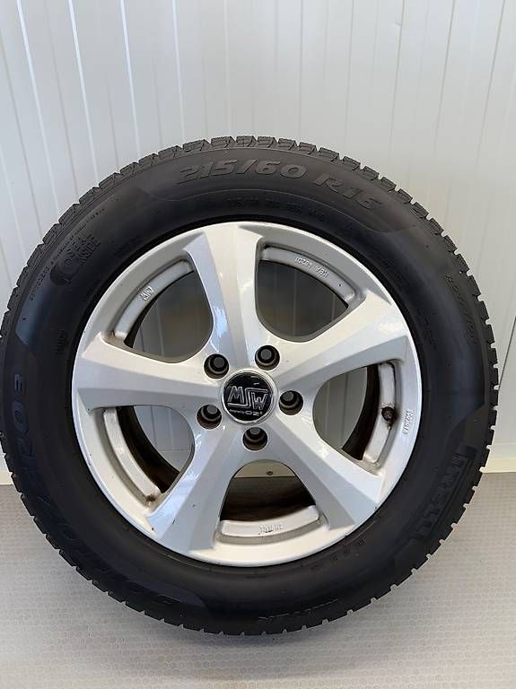 Pneus & Roues: Roue d?hiver VW Passat modèle 2016 – D'occasion à Bossonnens par Yehya