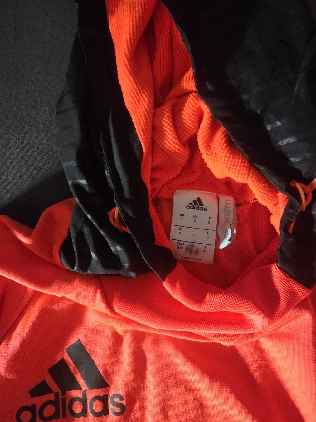 Adidas Maglioni & Felpe: Sweat à capuche Adidas Climalite orange fluo, taille S – Usato da Mont-sur-Lausanne venduto da Didinho 1