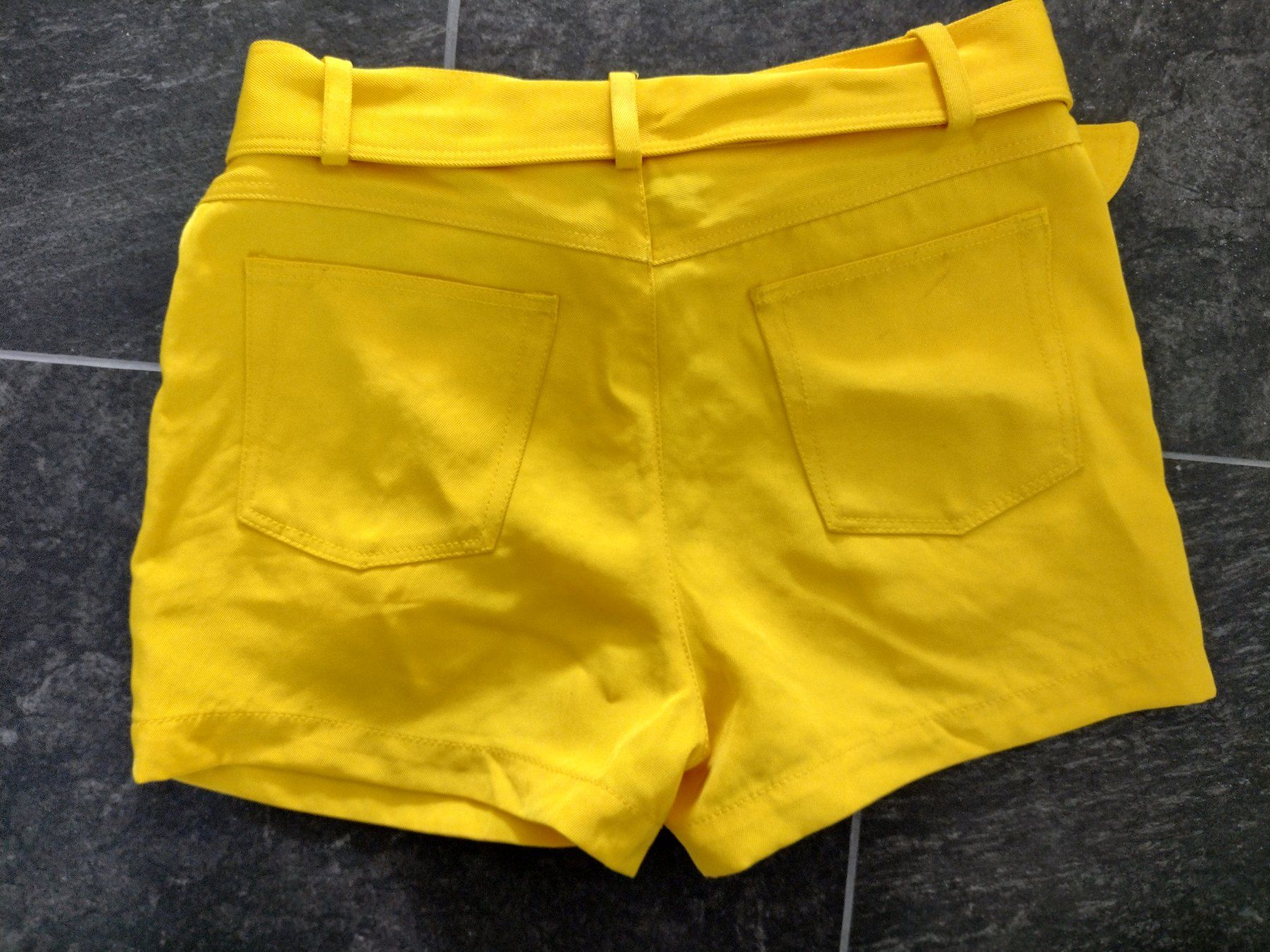 Sandro Pantaloni: Original Sandro Paris Shorts - gelb - Gr. 36 – Nuovo (secondo la descrizione) da Stadel venduto da Chanel_5 3