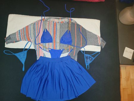Bikini blue, jupe bleue, Sommerset Blau, blu garderobe d'été