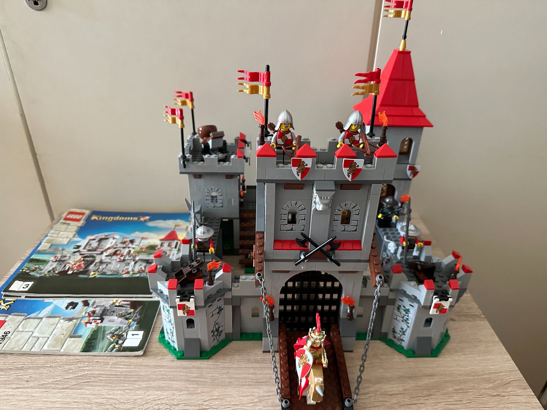 Lego Kit di costruzioni: LEGO 7946 King's Castle – Usato da Basel venduto da Don-Angel