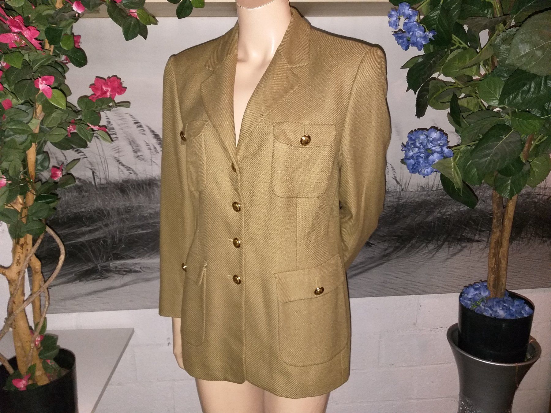 Escada Giacche: ESCADA Blazer 50 % cachemire + 50 % soie taille / Grosse 40 – Usato da Cossonay-ville venduto da Super-Price-Quality 4