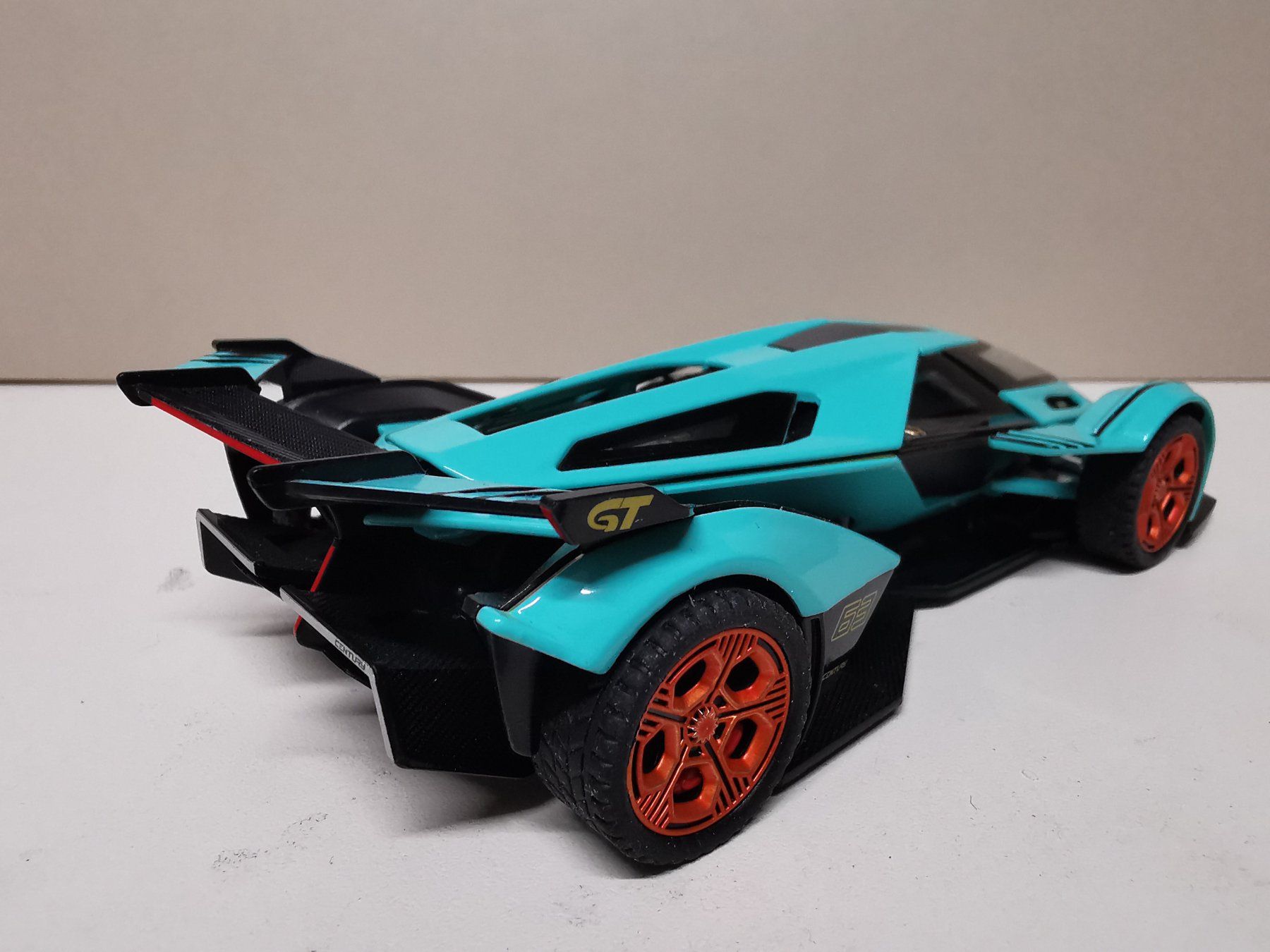 Rennbahnen: Rennbahn Scenerie Lamborghini V12 Vision 1/32 Pullback – Gebraucht aus Winterthur von Lonpos1 7