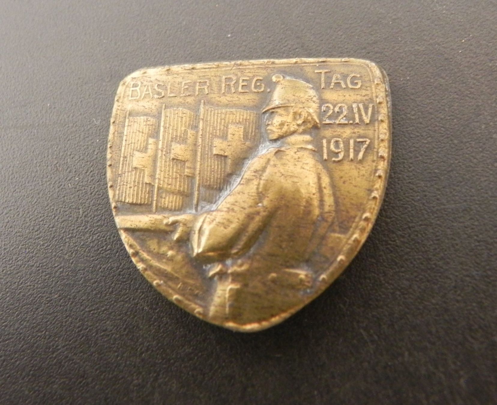 Broschen & Nadeln: Altes Abzeichen Basel Basler Regimentstage 1917 – Gebraucht aus Biel/Bienne von Gogolozi