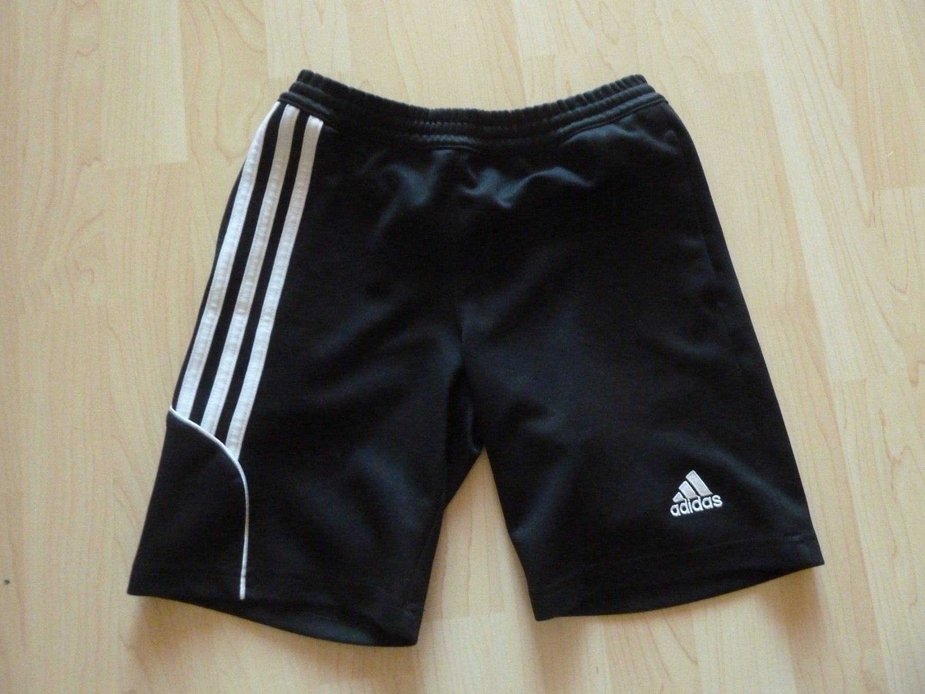 Adidas Hosen: Adidas Sporthose Gr. 128 – Gebraucht aus Villnachern von tausendsassa02