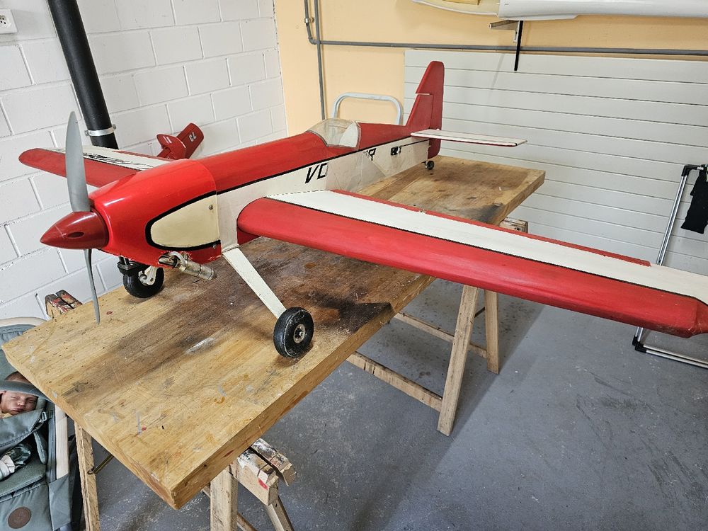 Rotes Modellflugzeug (Gebraucht) in Dietfurt für CHF 120 – nur Abholung ...