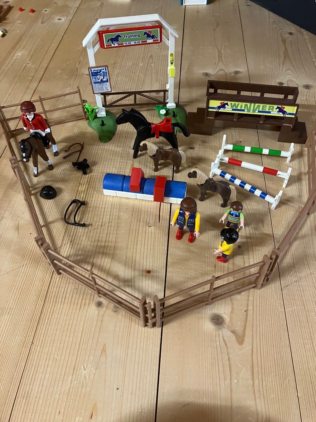 Playmobil Spielzeuge: Playmobil Springplatz – Gebraucht aus Hilterfingen von Uschimalaika