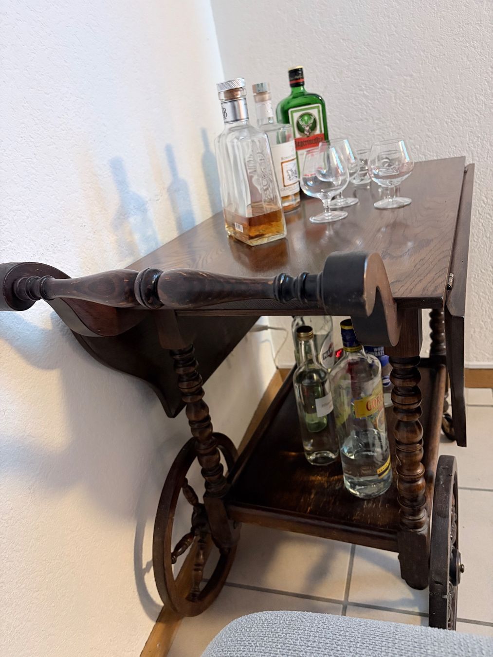 Carrelli di servizio: Servierwagen /Buffet aus Holz klappbar – Usato da Zäziwil venduto da Emlea 2