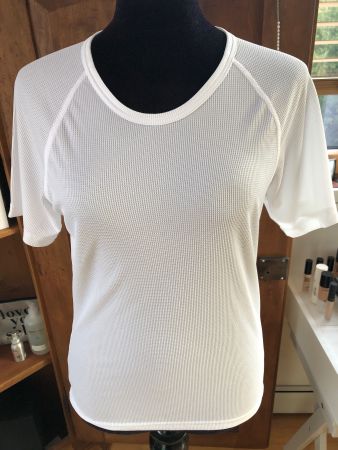 Zwei Sportshirt kurzarm weiss strukturiert