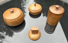 4-teiliges Tabak-Set (3 Holzdosen mit Zubehör)