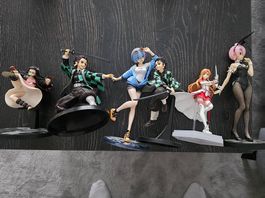 12 Anime Figuren,5 Poster , 1 Bild ,1 Displate