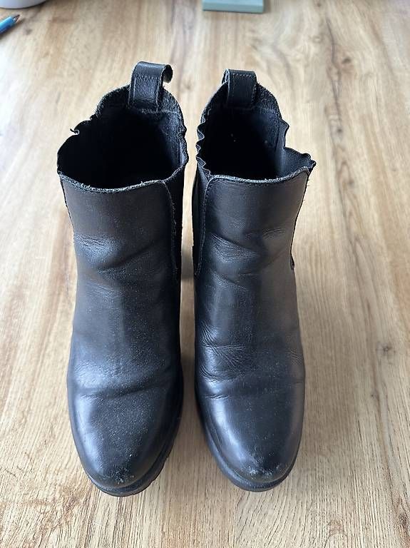 Scarpe da donna: S. Oliver / Schwarze Leder-Stiefeletten / Gr. 40 – Usato da Seuzach venduto da mar_5mtf