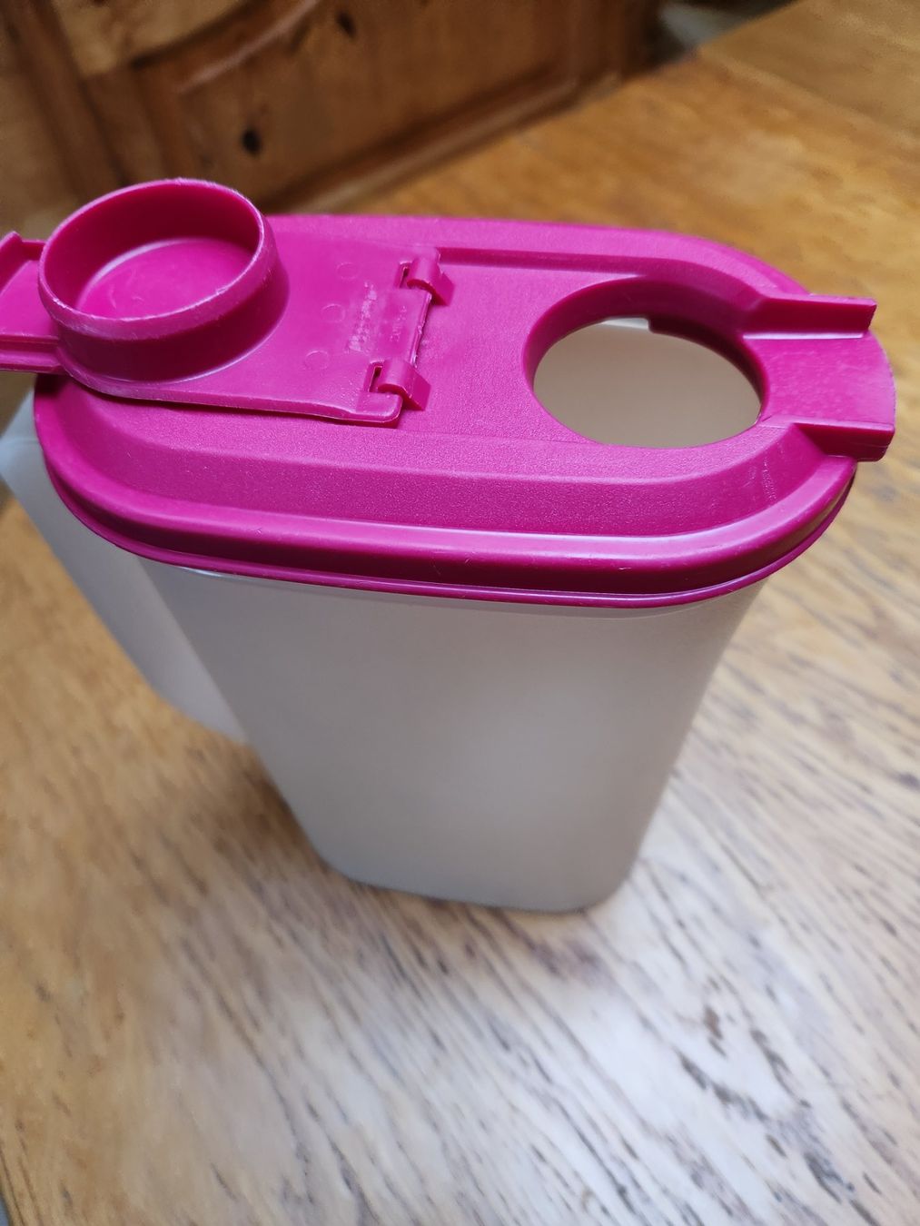 Tupperware Contenitori & Simili: Tupperware Krug 2.0l Dunkelrot, oder Gelb – Usato da Gstaad venduto da Meiel2020 1