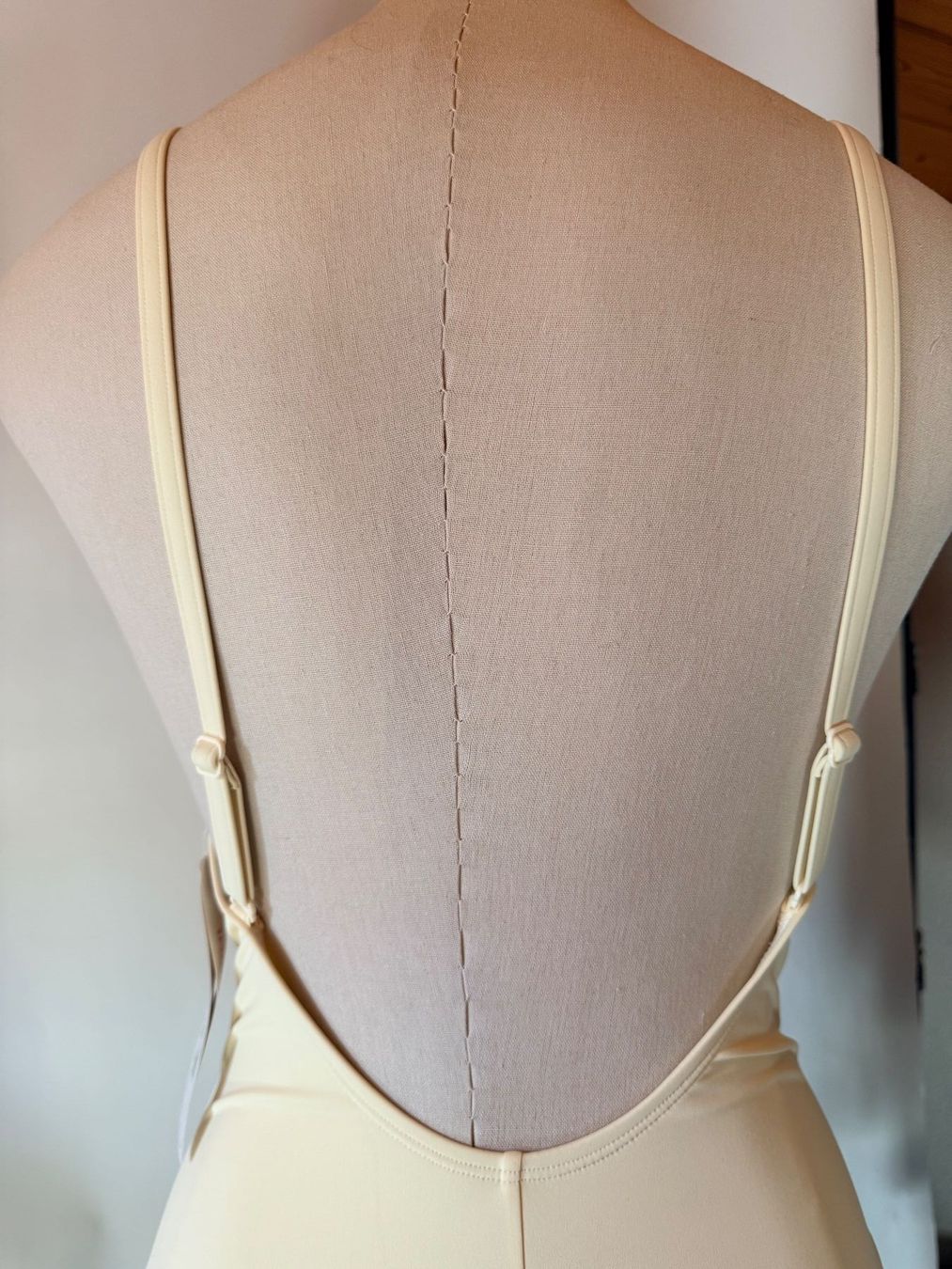 Triumph Maillots de bain & Bikinis: TRIUMPH, Badekleid FLEX SMART SUMMER , Gr. 1, Farbe Offwhite – Neuf avec emballage d'origine à Rudolfstetten par gst_g7xl 6