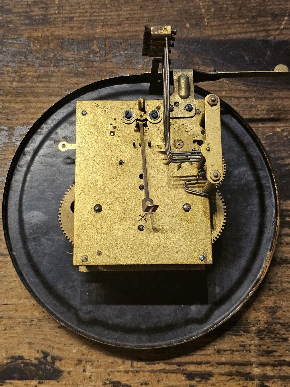 Montres: Altes Uhrwerk mit Ziffernblatt – D'occasion à Meisterschwanden par Hummer21 1