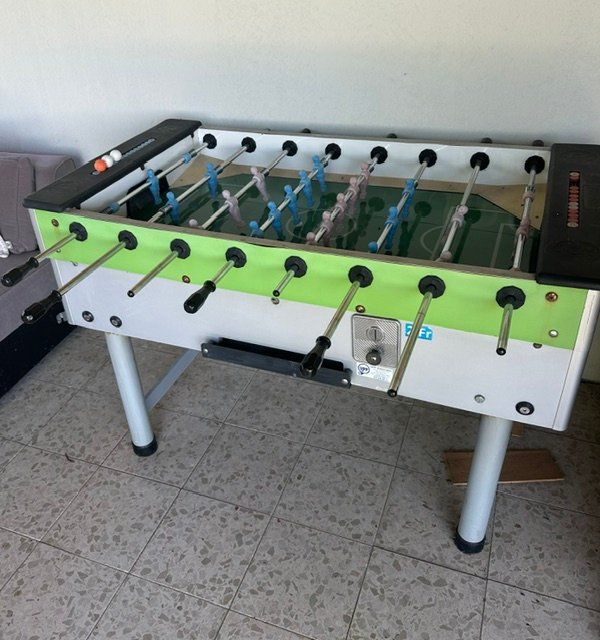 Giochi: Kicker Tisch Töggelikasten Longoni – Usato da Hüttwilen venduto da TemplumNo1