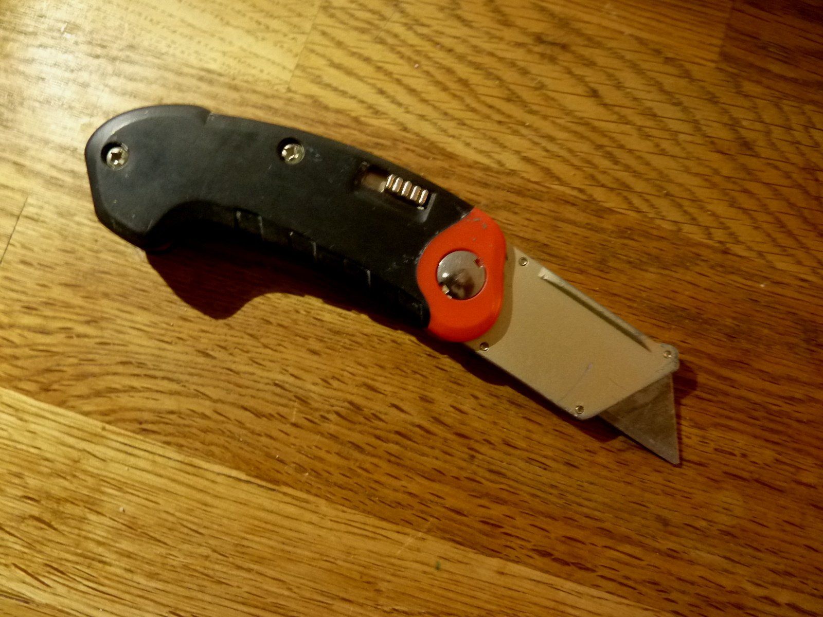 Accessori: Profi Klappmesser Teppichmesser mit Ersatzklingen – Usato da Hochfelden venduto da swissice 2