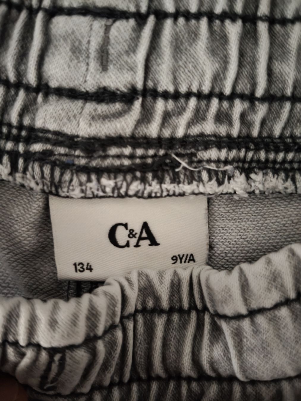 C&A Hosen: Shorts C&A gris taille 134 9Ans – Gebraucht aus Oberburg von Ines2019 1