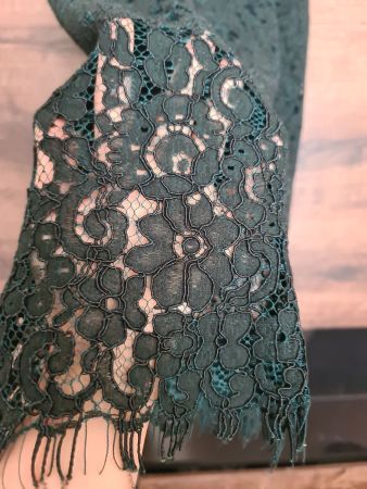 Zara Spitze Lace Rock