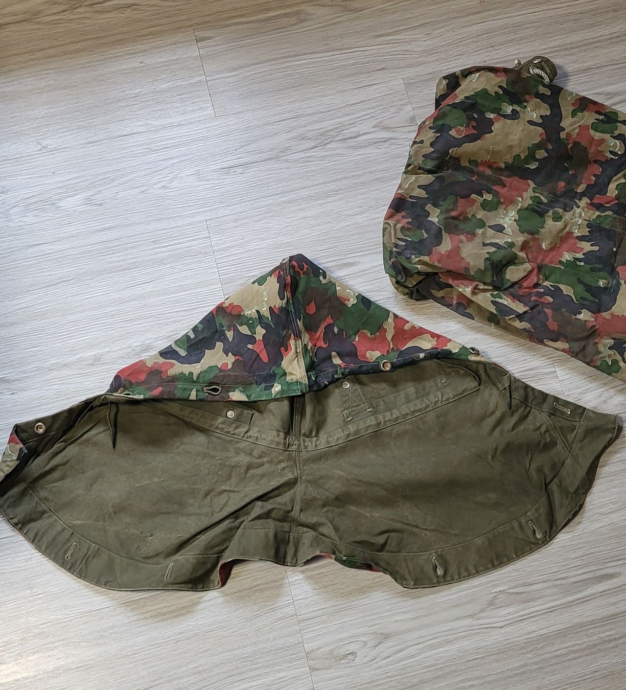 Armée suisse Uniformes: Tarnblachen/Umhang  – D'occasion à Sachseln par Nagelschuh 4