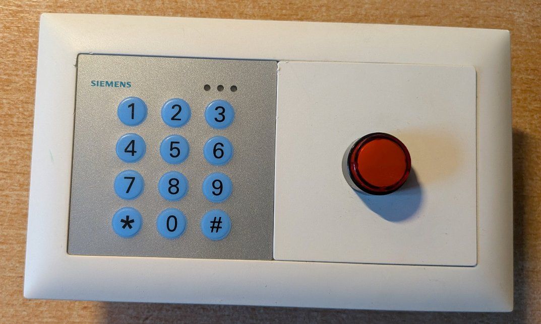 Siemens Tastaturen: Clavier Siemens avec lampe rouge – Gebraucht aus Cernier von Poussetofiol