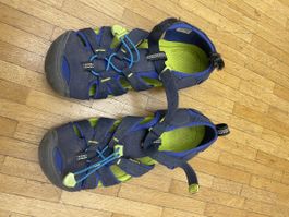 Blaue Sandalen von Keen