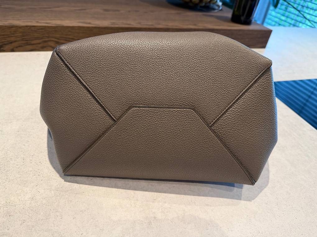 Borse da donna: Celine Cabas Phantome Small Taupe – Usato da Liestal venduto da lo.di 2
