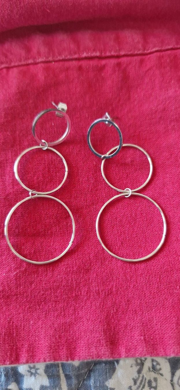 Boucles d'oreille: 1 paire de boucles d’oreilles argentées – D'occasion à Münchenbuchsee par capa2014