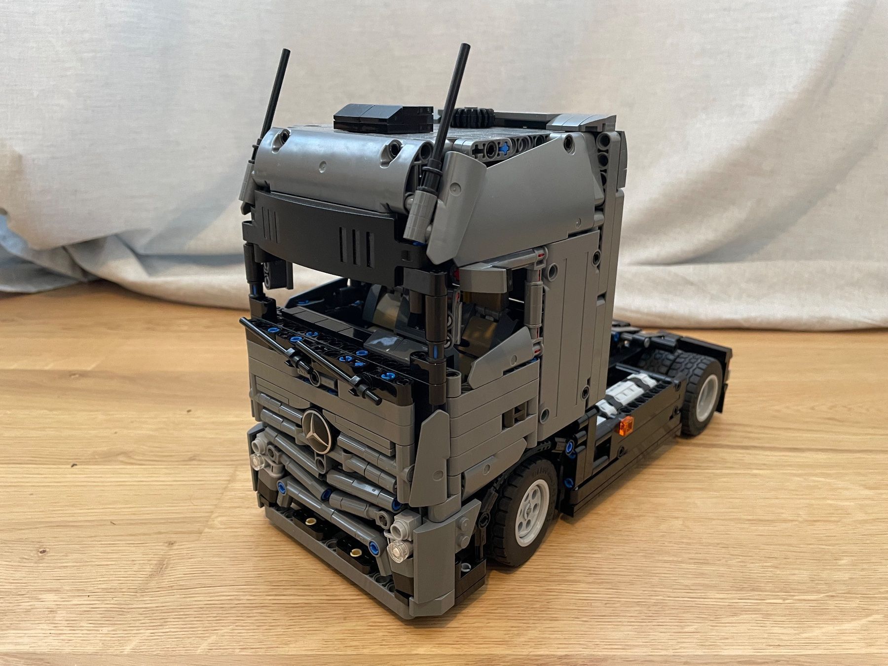 Lego Kit di costruzioni: Lego Technic - Mercedes Actros Lastwagen – Nuovo (secondo la descrizione) da Salmsach venduto da ram82