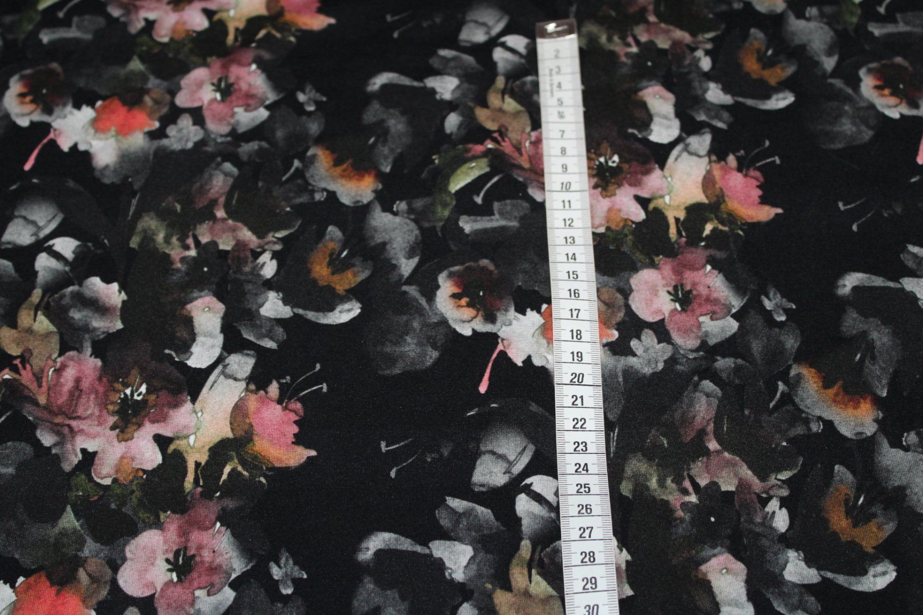 Stoffe: Stoff Viscosejersey schwarz/Blumen – Neu (gemäss Beschreibung) aus Obfelden von solomon111 2