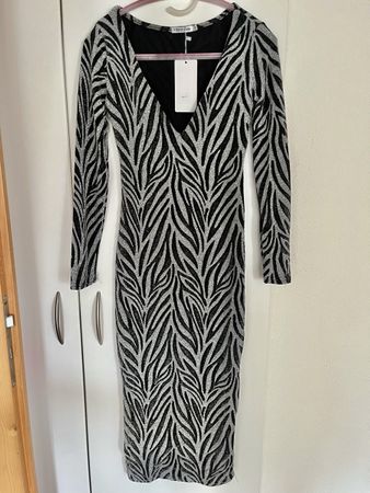 Kleid silbrig, Grösse S, figurbetont, perfekt für Party!