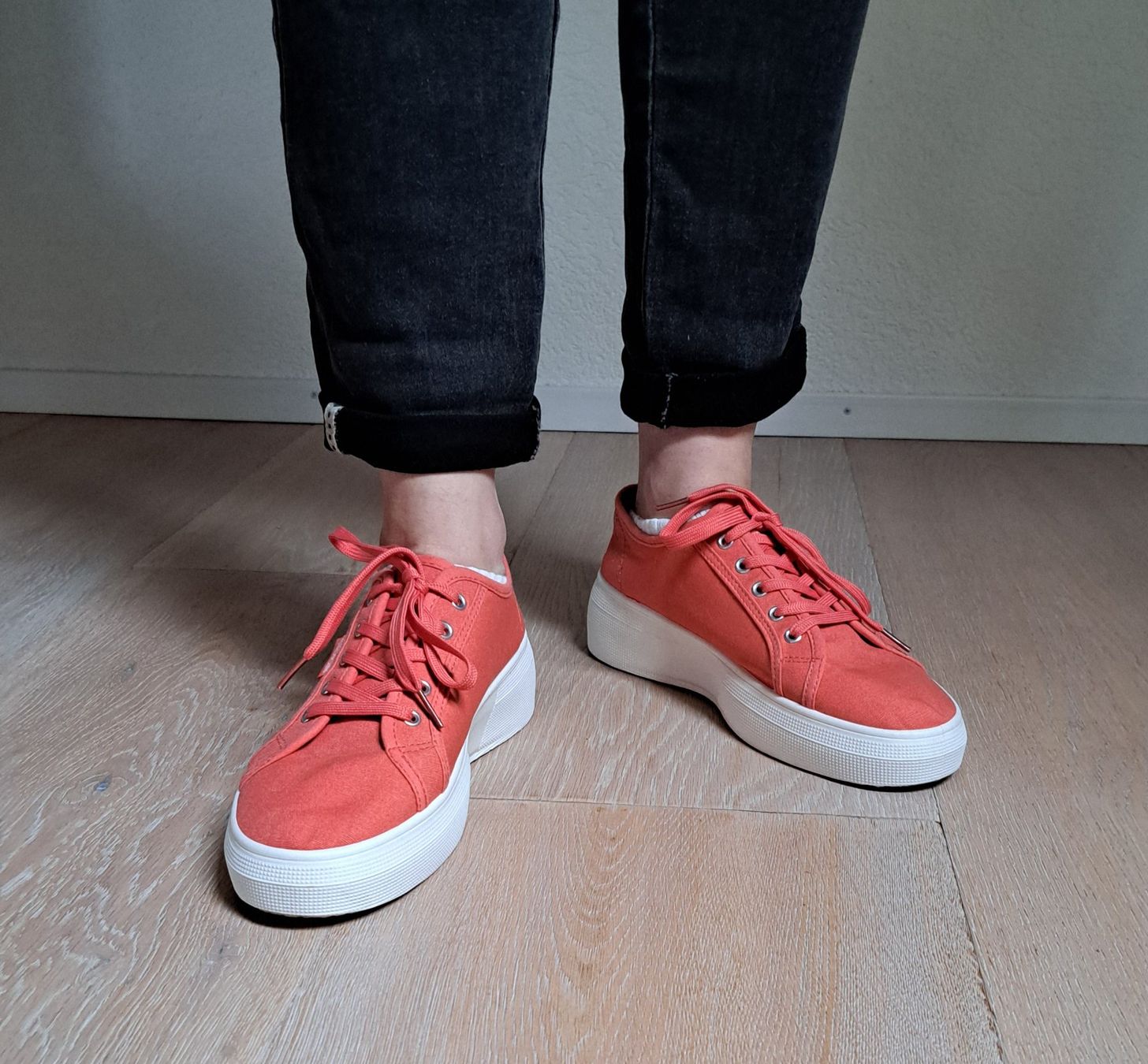 Scarpe da donna: Estrodonna Sneaker – Usato da Reutigen venduto da IrisFashion
