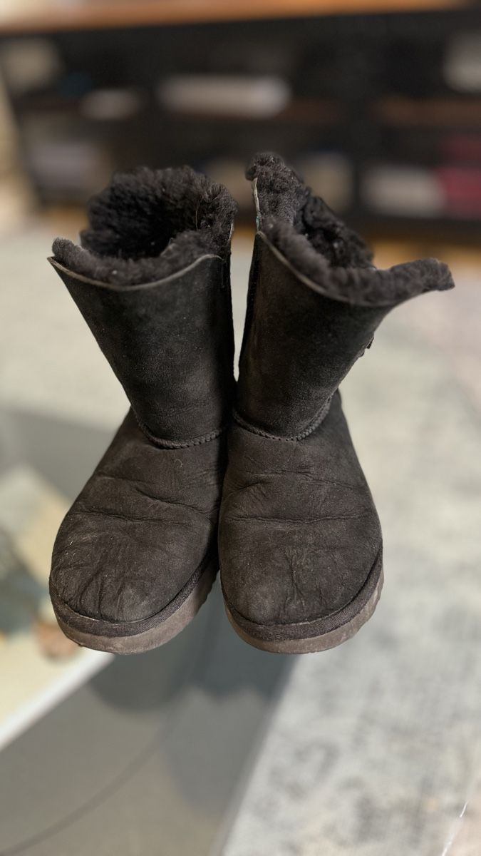 Ugg Chaussures femmes: UGG-Stiefel | mit Kristall-Knopf | Größe 36 – D'occasion à Kilchberg ZH par nad_6dwp 3
