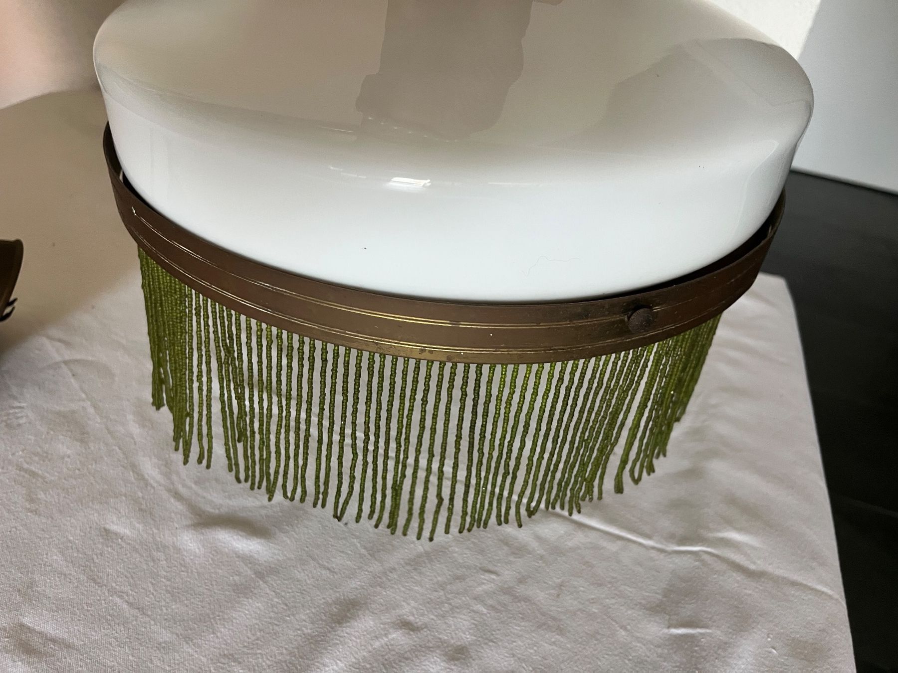 Kronleuchter & Deckenlampen: Antike Deckenlampe Glas weiss  Perlen Fransen und Messing – Gebraucht aus Uster von colmo 1