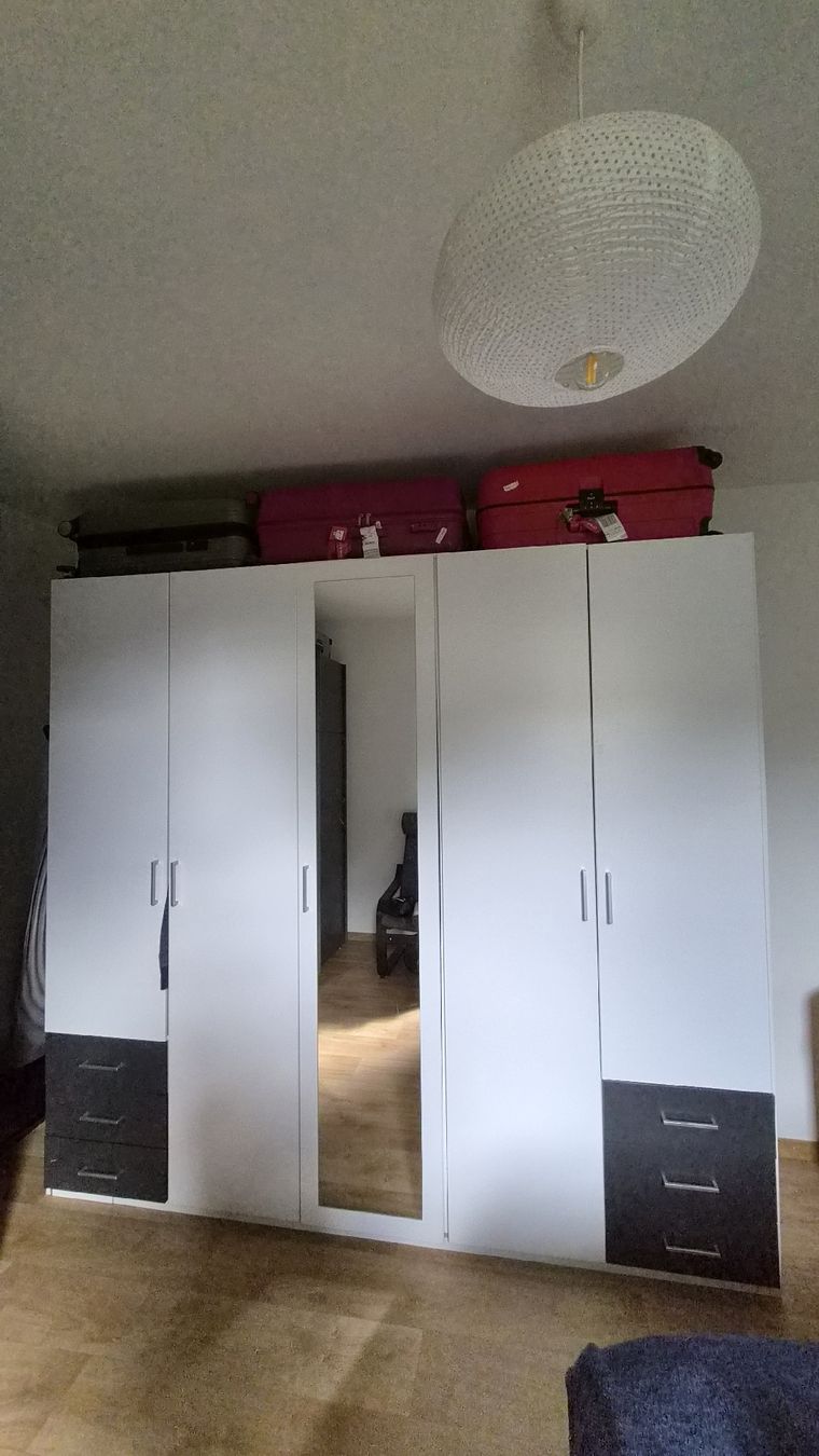 Ikea Armadi: Kleiderschrank  – Usato da Zürich venduto da alk_hy5n