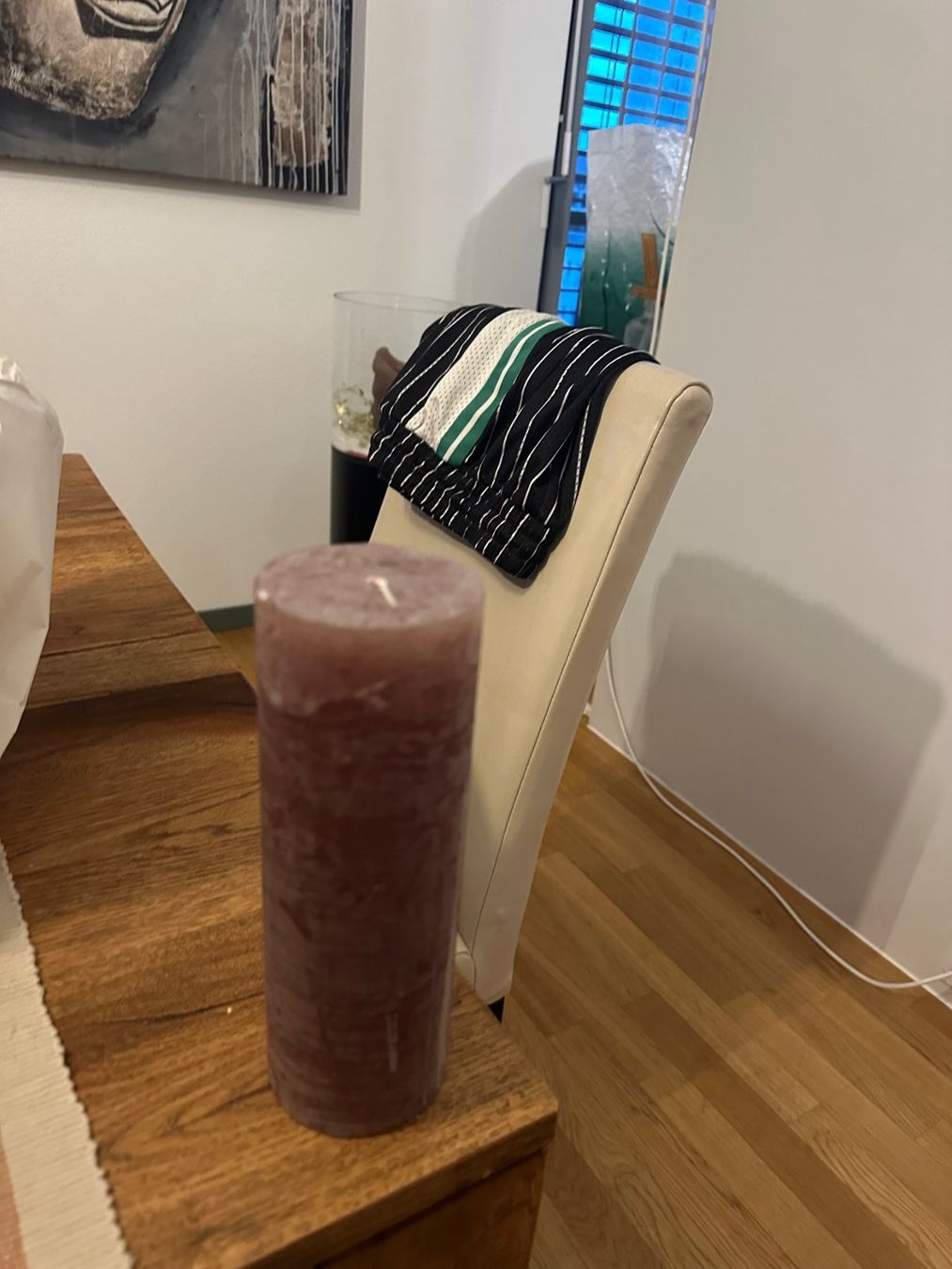 Interio Candele: Tall Slim Pillar Candle (Brown) – Usato da Zürich venduto da ibizahot