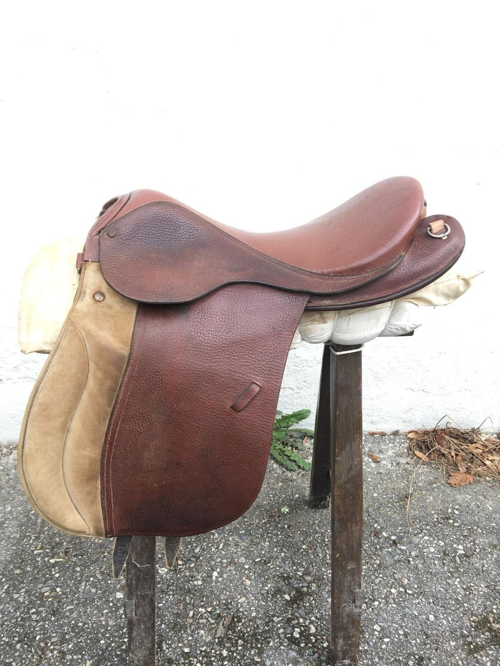 Selles, accessoires: Sattel mit langen Trachten – D'occasion à Sagogn par papsmouk