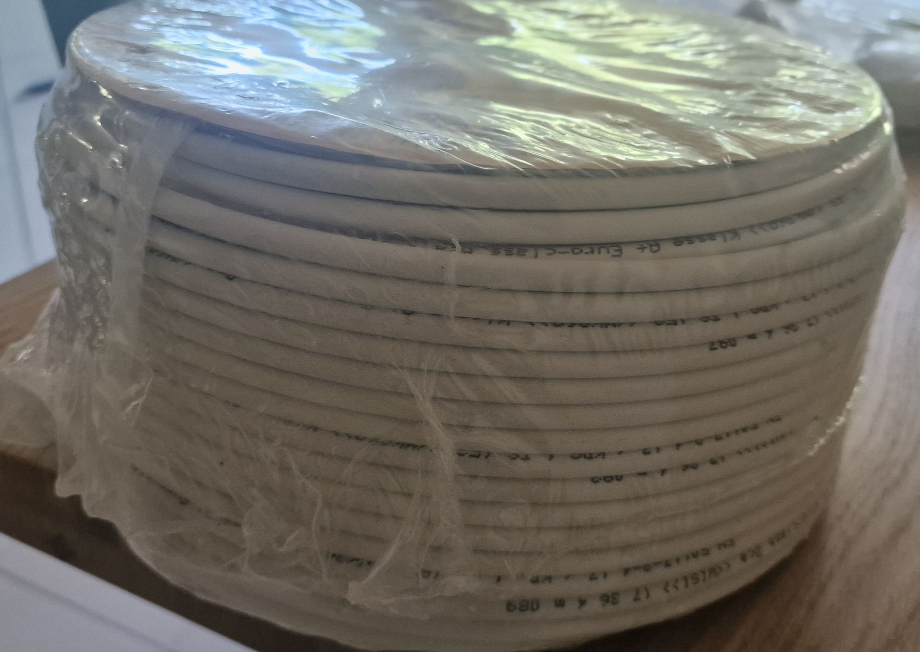 Kabel: Coaxial Kabel ca. 80m, weiss – Neu (gemäss Beschreibung) aus Ziefen von Ringwraith