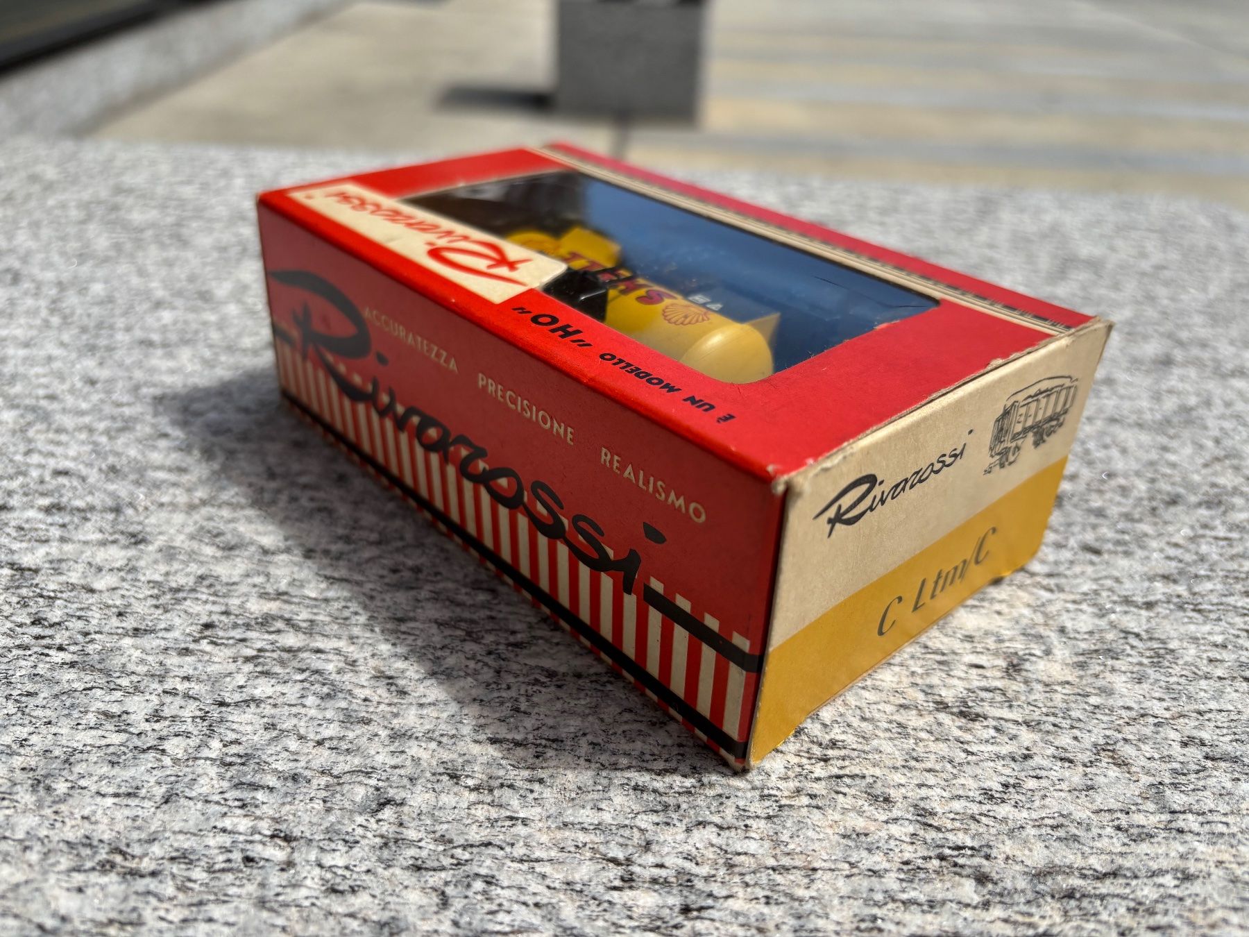 Rivarossi Modellini di ferrovie: Rivarossi H0 Vagone cisterna Shell FS Italia – Usato da Chiasso venduto da Carrara-Modellismo 1