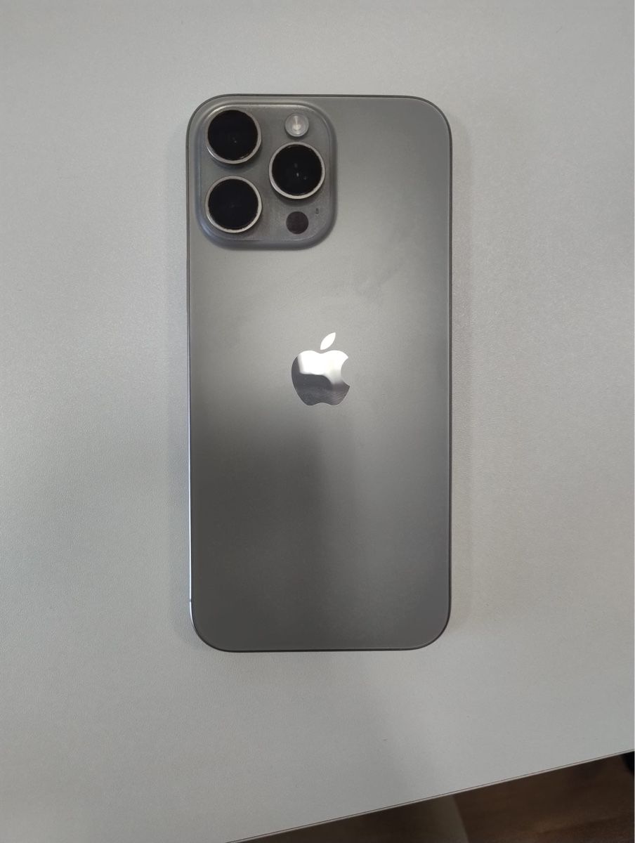 Apple Telefoni cellulari / Smartphones: iPhone 16 Pro Max 256GB sehr gepflegt  – Usato da Rüschlikon venduto da Eugen1984