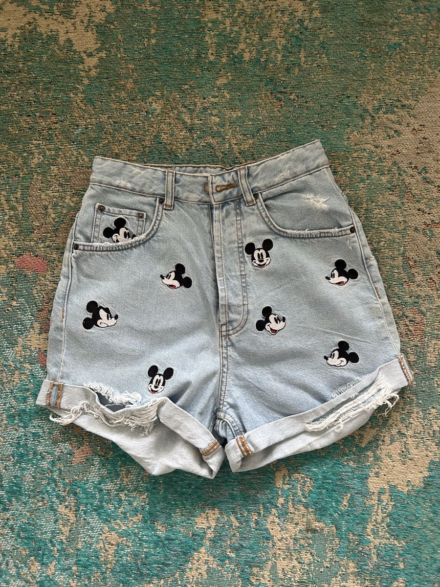 Zara Pantaloni: Short Zara avec Mickey édition limitée Disney – Usato da Sion venduto da cle_8cd5