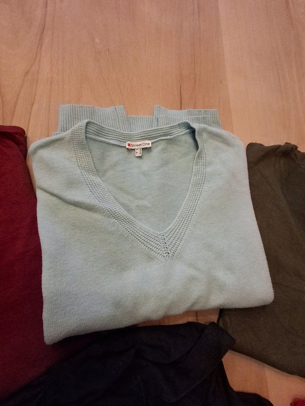 Maglioni & Felpe: 6 Pullover XXL/46 – Usato da Bilten venduto da pelanov 2
