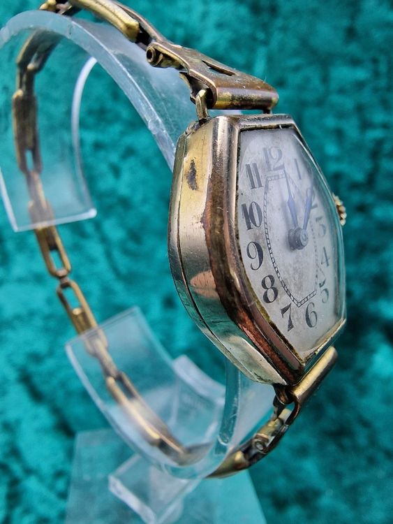 Antike Art Deco Damen Armbanduhr klein und schick aus 1920ge