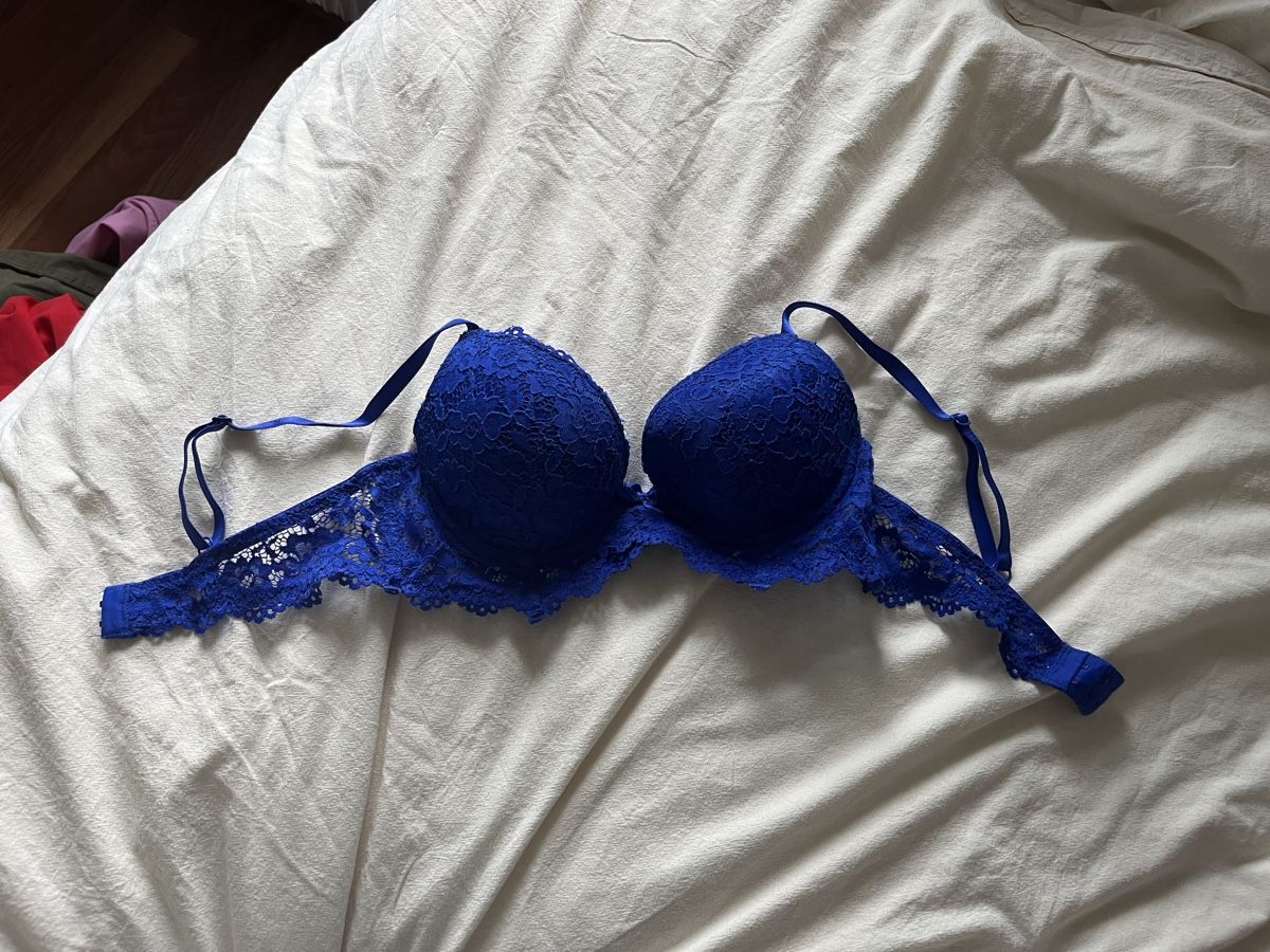 Altra biancheria intima: Blauer Spitzen BH, Grösse 75B - Sommerlicher Hingucker! – Usato da Romanshorn venduto da Luette19 1
