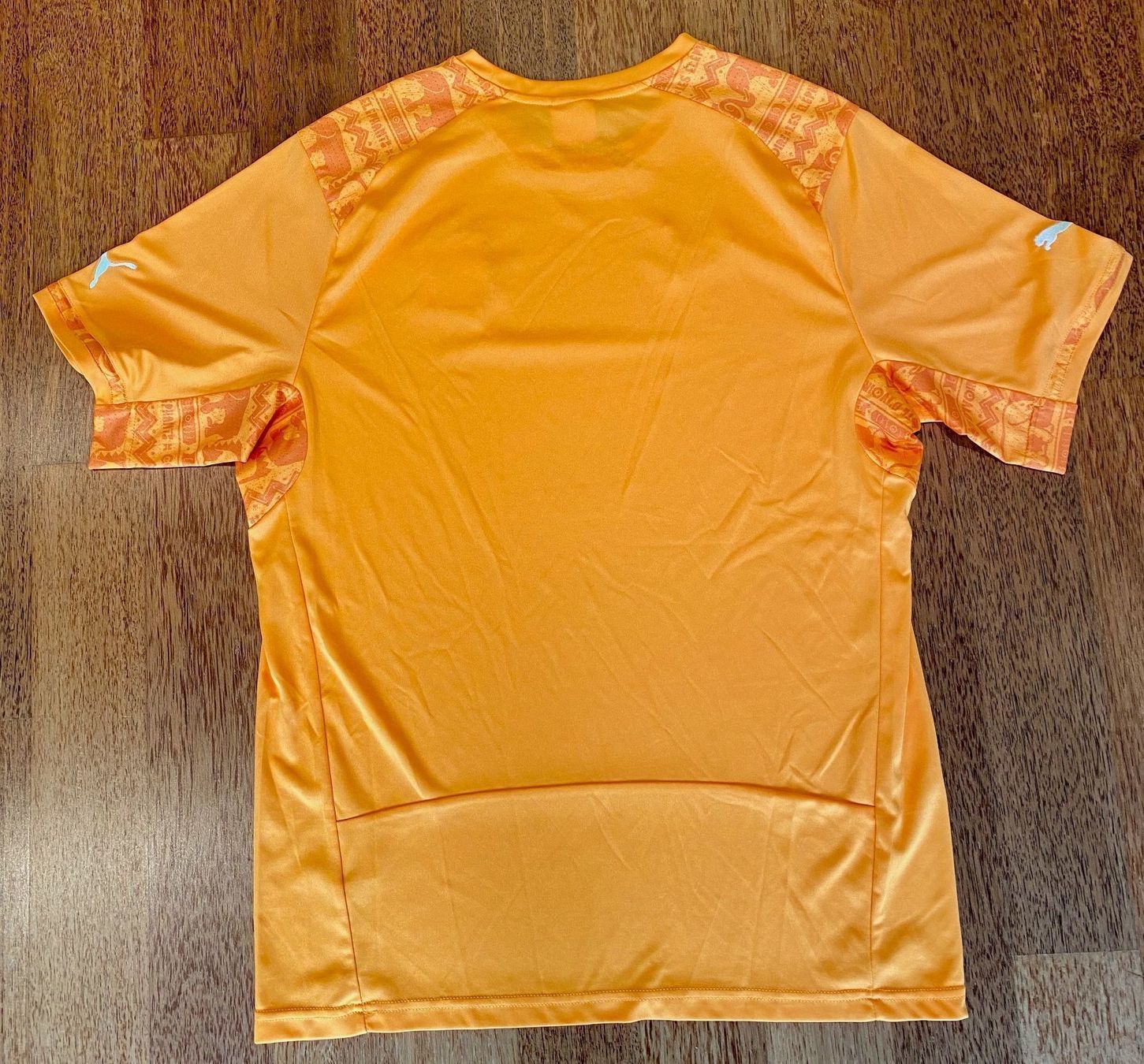 Puma Canottiere & Pantaloni: Elfenbeinküste home Shirt - Saison 2014 – Nuovo (secondo la descrizione) da Hermetschwil-Staffeln venduto da Beat131 1
