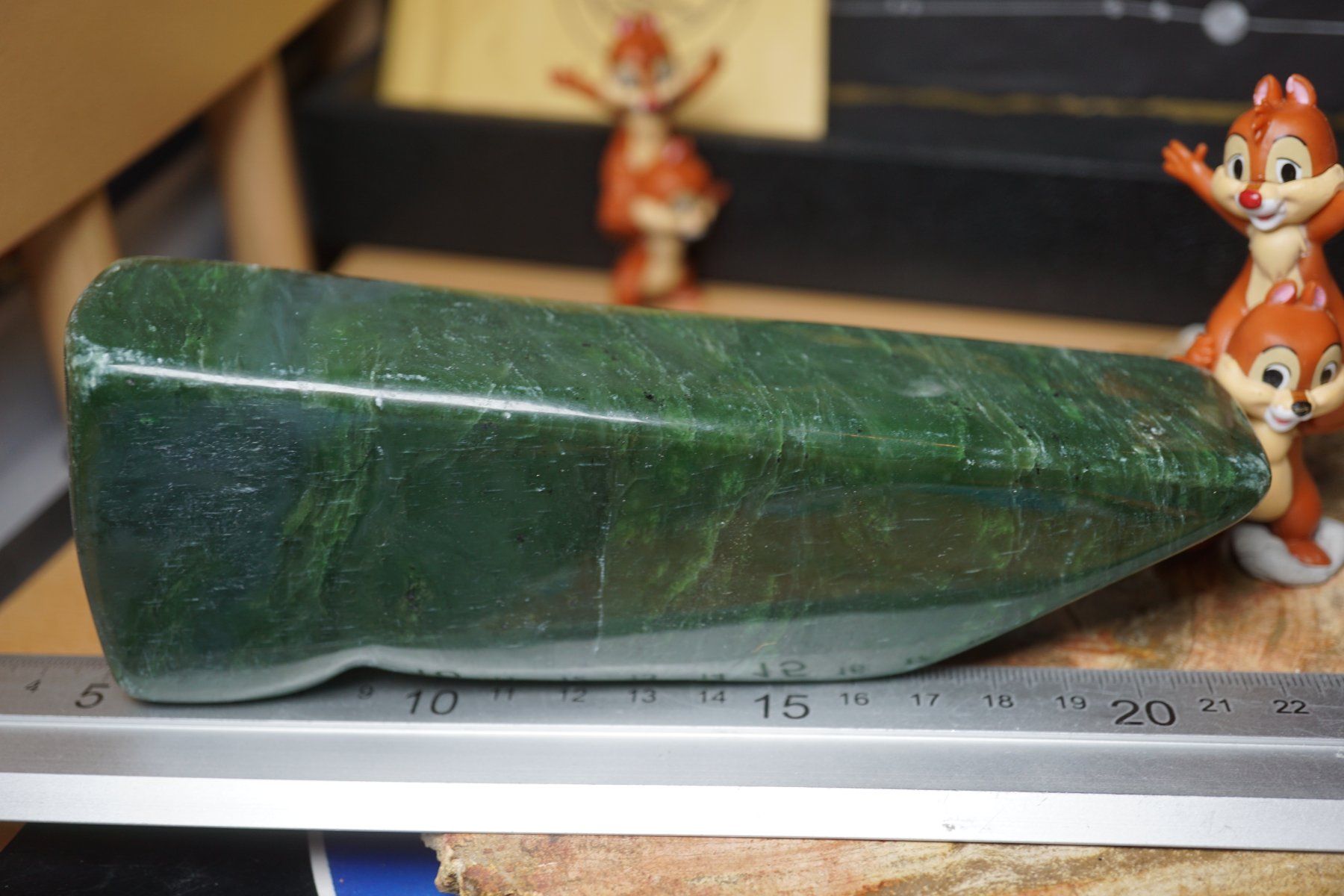 Minerali & Pietre curative: Nephrit  Jade Grosse Figur  16 cm x 5 cm – Nuovo e nell'imballaggio originale da Eschenbach SG venduto da topstone 7