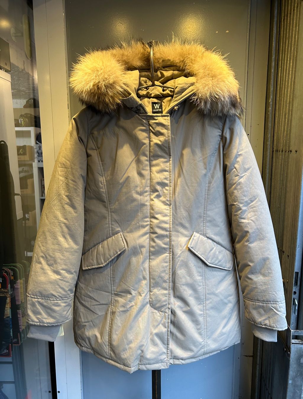 Jacken: DAMEN WINTERJACKE MIT PELZ BEIGE GR.M – Neu (gemäss Beschreibung) aus Zürich von LIQUIDATOR.CP